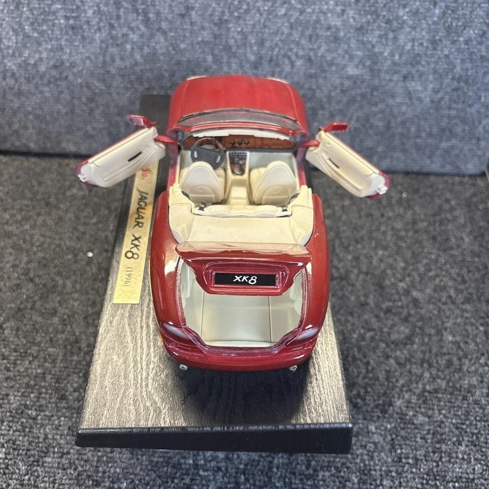 Maisto Jaguar XK8 Convertible (1996) 1:18 Scale Diecast Model - Burgundy/Red